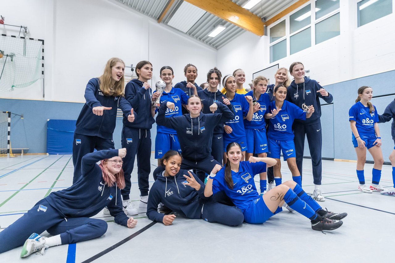 Bild 108 - C-Juniorinnen Loewinnen Cup